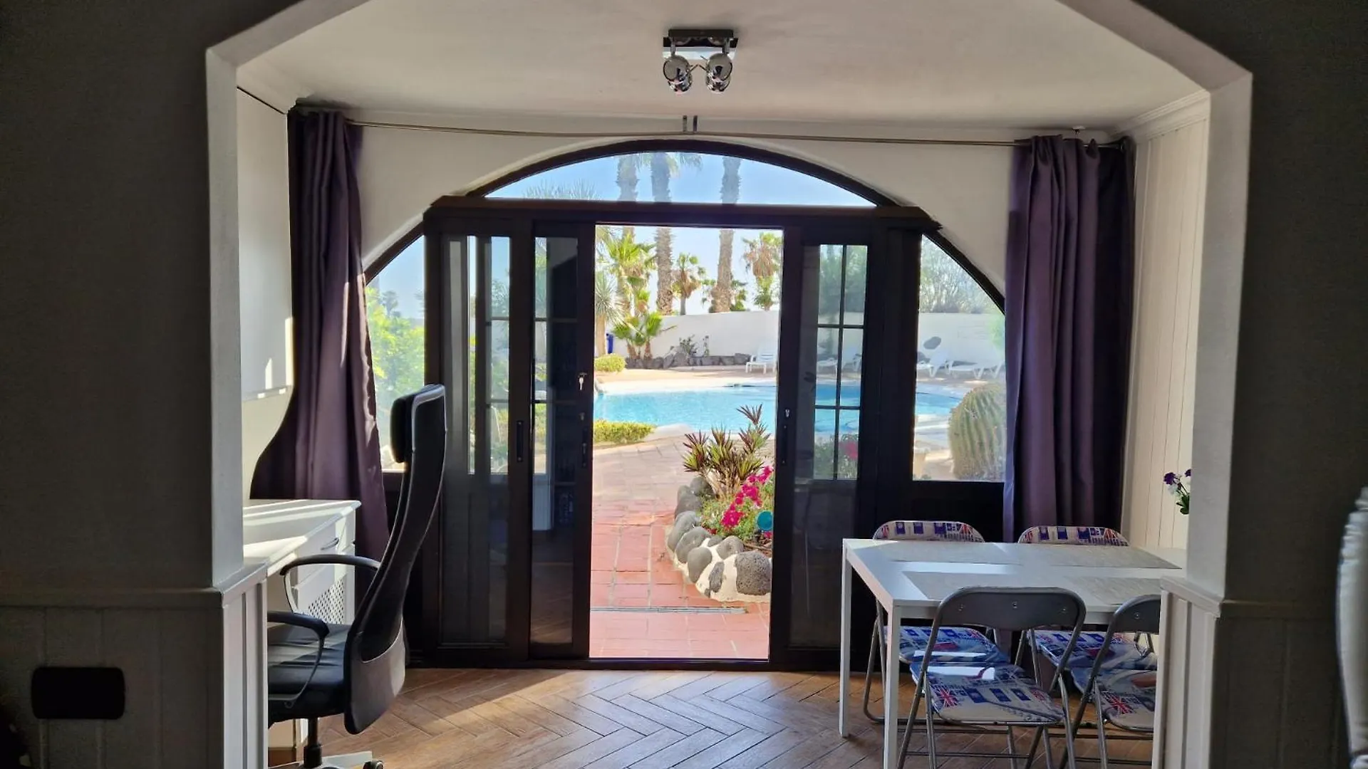 2 Bed Apartment That Steps Out On To The Pool San Miguel de Abona