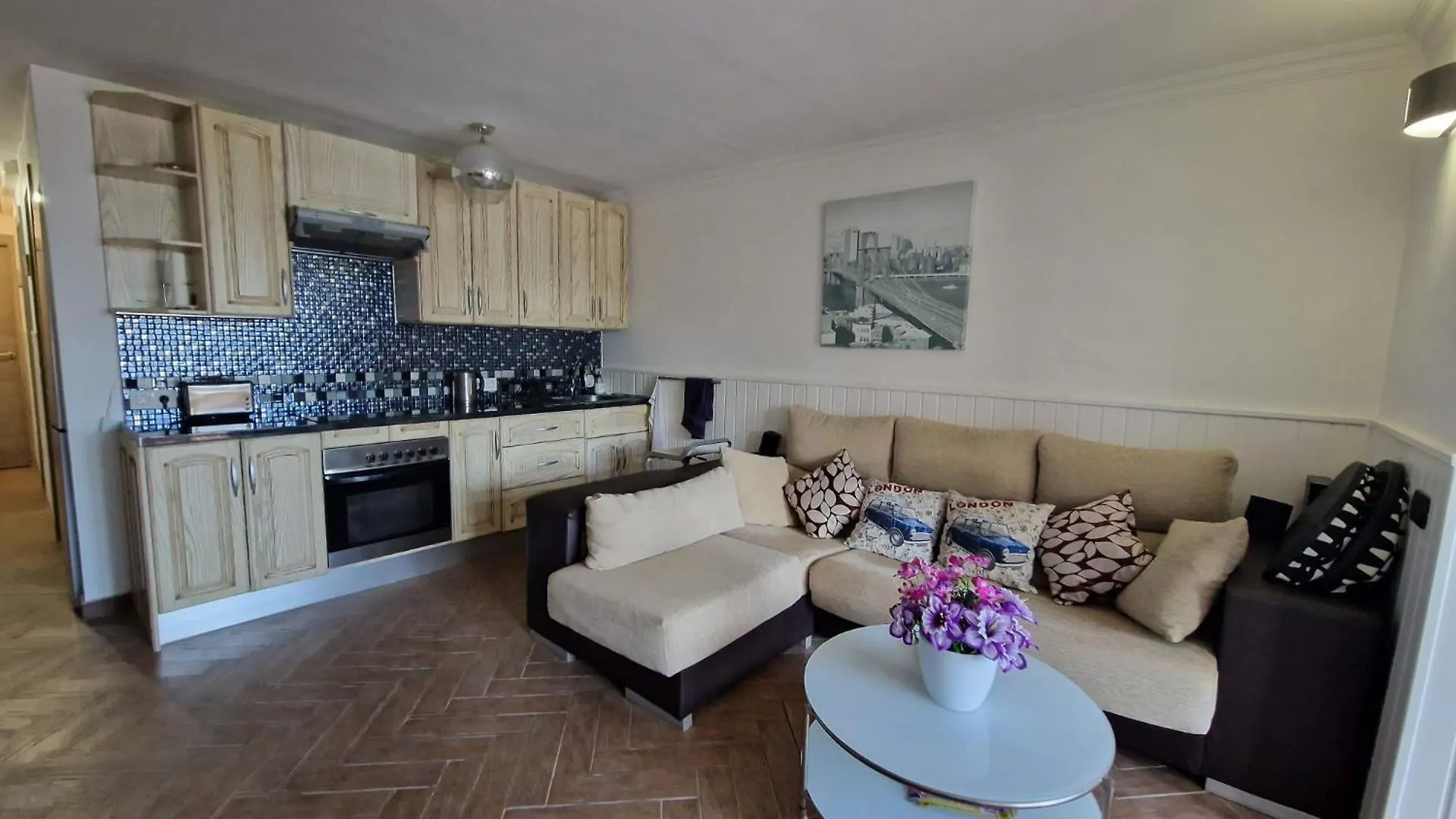 2 Bed Apartment That Steps Out On To The Pool San Miguel de Abona