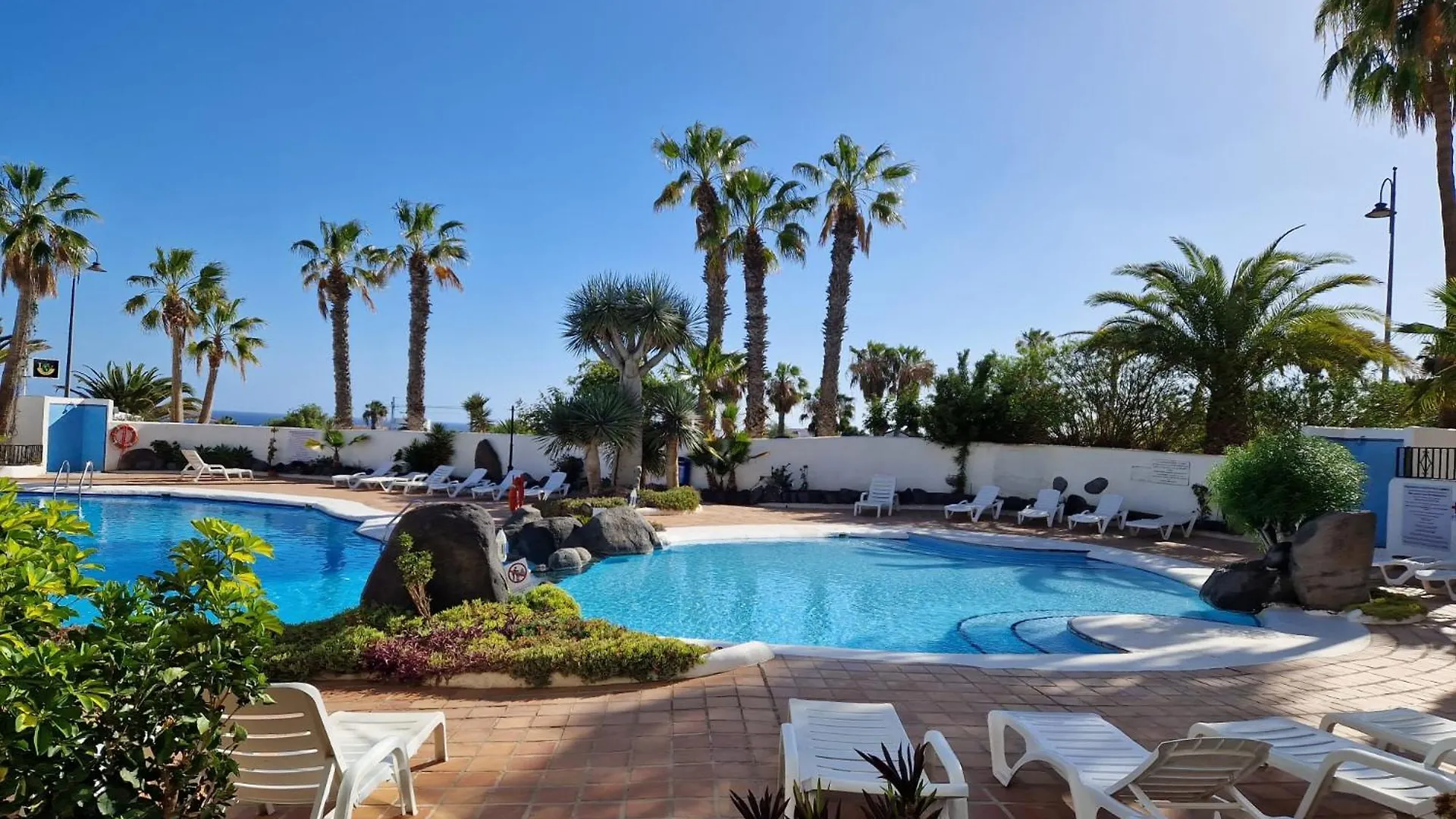 2 Bed Apartment That Steps Out On To The Pool San Miguel de Abona