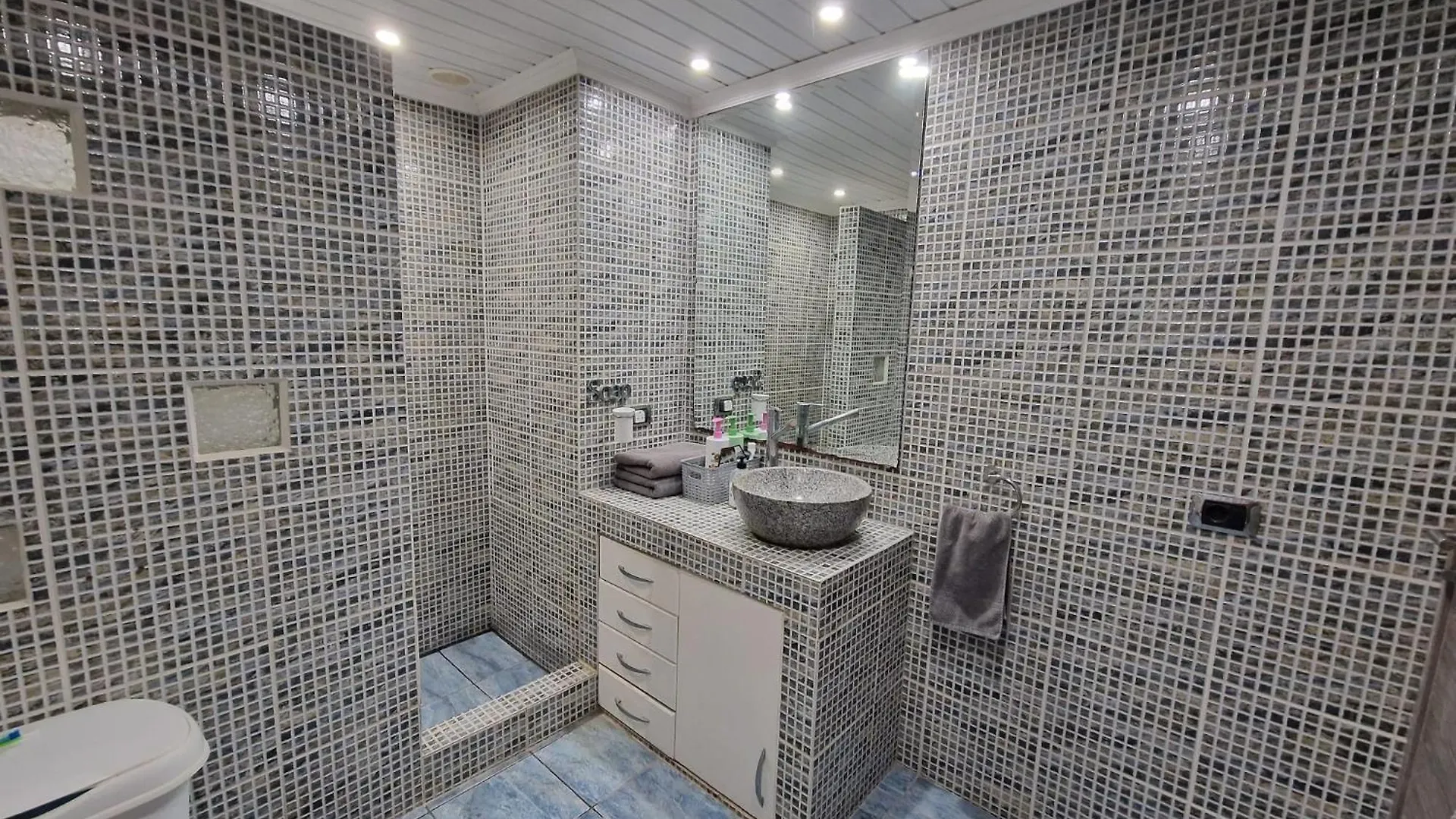2 Bed Apartment That Steps Out On To The Pool San Miguel de Abona Spain