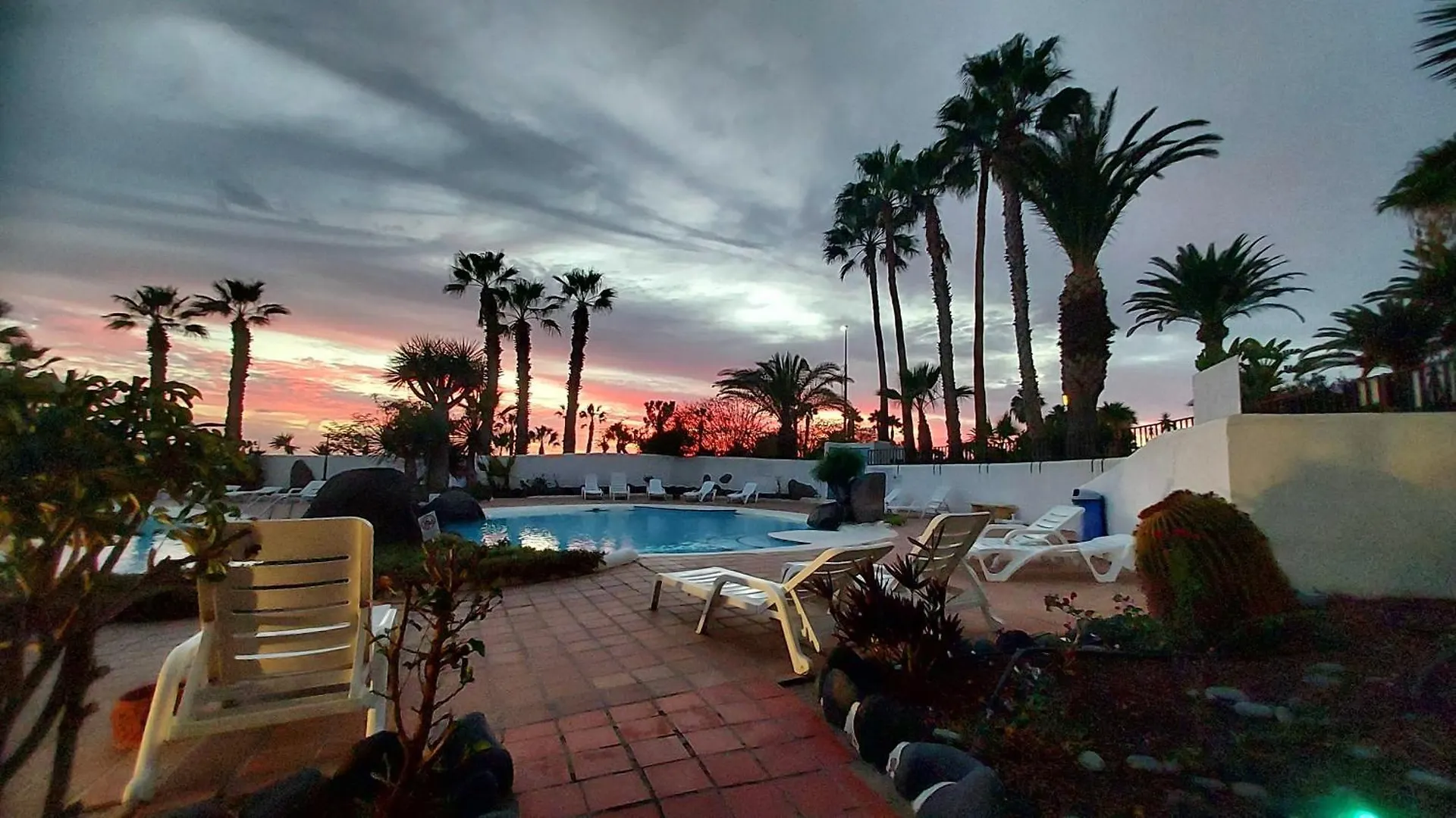 2 Bed Apartment That Steps Out On To The Pool San Miguel de Abona